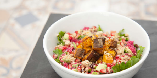 Imagen plato de comida saludable, Raw Café